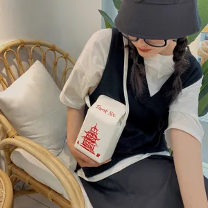 Borsa a tracolla creativa in pelle PU a forma di cartone del latte con stampa pagoda cinese.