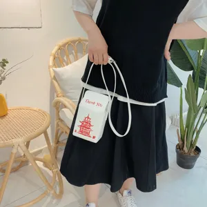 Borsa a tracolla in pelle PU bianca con stampa pagoda cinese rossa e design elegante.
