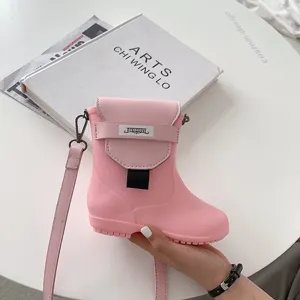 Sac bandoulière en forme de botte de pluie rose, joli sac fantaisie créatif pour femme.