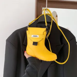 Sac bandoulière créatif en forme de botte jaune, design de chaussure unique en cuir PU sac.
