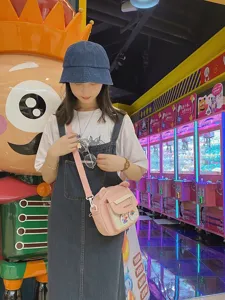Süße japanische Vintage Rosa Umhängetasche mit Bärenohren für stilvolle Mädchen.