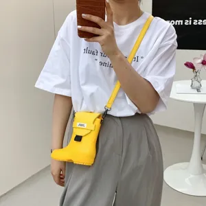 Sac bandoulière unique en forme de botte de pluie jaune, joli sac fantaisie créatif et drôle.