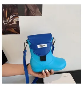 Sac bandoulière pour femme en forme de botte de pluie, mini sac tendance pour look quotidien.
