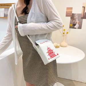 Elegante borsa a tracolla in PU bianco con stampa pagoda unica e design a scatola chic.