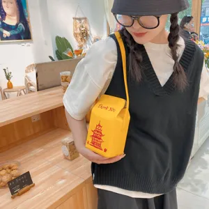Borsa a tracolla in pelle PU gialla con grazioso motivo a pagoda e stampa testuale.