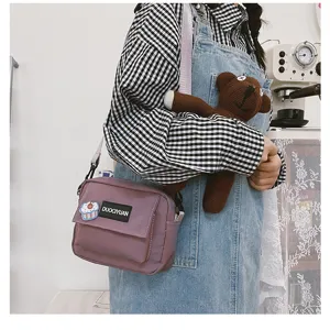 Bolso cruzado morado de estilo harajuku japonés para mujer moda casual de uso diario.