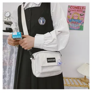 Bolso bandolera blanco de lona estilo japonés para mujer, detalle de bolso de estudiante Harajuku.