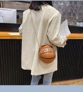 Kreative basketballförmige Umhängetasche für Damen, modische PU-Leder Handtasche mit Kette.