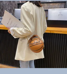 Kreative neuartige Basketball geformte Umhängetasche mit Kettengurt für Damen Mode.