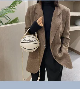 Kreative Basketball Umhängetasche mit Goldkette, modische und witzige Handtasche für Damen.