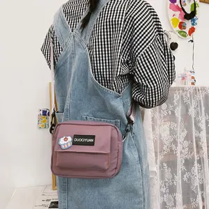 Bolso de hombro estilo Harajuku japonés para mujer, bolso cruzado casual detalle.