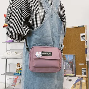 Bolso cruzado de lona estilo Harajuku para mujer, lindo bolso morado con solapa y parche.