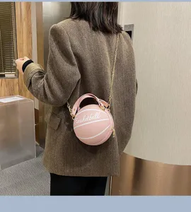 Modische rosa Umhängetasche in Basketball Form mit Kette für Damen stilvolle Handtasche