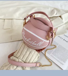 Schicke rosa basketballformige Umhängetasche mit Kettengurt neuartige modische Handtasche.