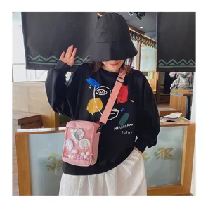 Bolso ita transparente de anime de estilo japonés dulce con insignias lindas y correa rosa.
