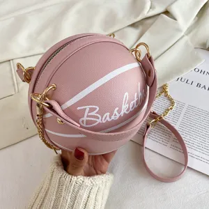Süße rosa basketballförmige Umhängetasche für Damen, kreative Leder Handtasche mit Kette.
