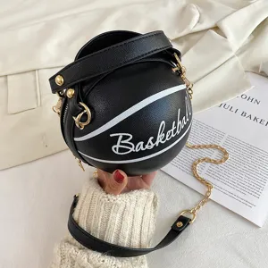 Einzigartige schwarze Basketball Form Umhängetasche mit goldener Kette für Damen.