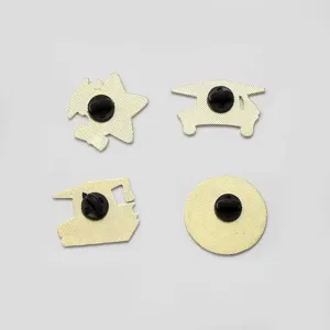 Rückseite der Doktormuttern Anstecknadel mit sicheren Gummiverschlüssen auf Metall.