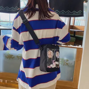 Bolso Ita de anime negro con ventana transparente, lindo bolso cruzado para pines y muñecas.