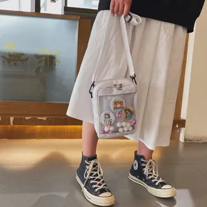 Bolso bandolera transparente estilo anime japonés para chica con insignias lindas y bolas de peluche.