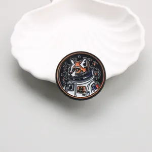 Cute astronaut cat enamel pin badge, creative cartoon brooch for backpack clothing accessories.