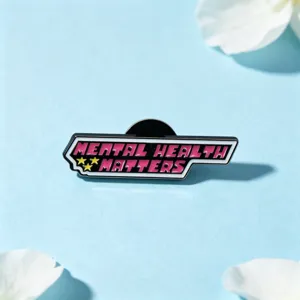 Broche émaillée santé mentale badge métallique tendance pour vêtements et sacs.
