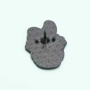 Broche de solapa esmaltado en forma de cono vista trasera, accesorio de cierre de metal ropa.