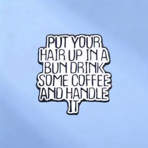 Pin's en Émail Avec Slogan De Motivation Put Your Hair Up In A Bun Drink Coffee Badge Pour Accessoires De Vêtement Femme