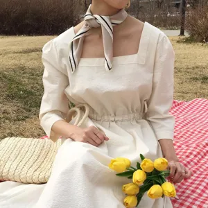 Chique zwart-wit gestreepte sjaal voor dames, elegante halsdoek voor dagelijks gebruik en lente.
