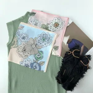 Seide Blumen Quadratisch Tuch Detailbild, elegante Halstuch Zubehoer Damen Fruehling.