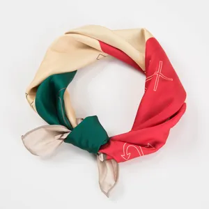 Chique kleurrijke vierkante sjaal met patroon, elegante dames mode halsdoek stijl.