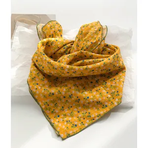 Gelbes florales Baumwoll-Leinen kleines quadratisches Tuch, Frühlings-Kopftuch für Damen und Kinder.