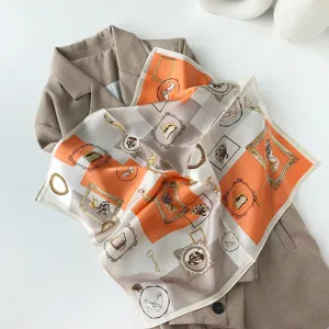 Pañuelo cuadrado de seda de lujo con elegante diseño de bloques de color naranja y blanco.