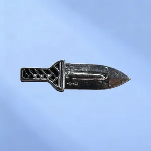 Vintage Legering Dolch Brosche Hol Zwaard Metalen Reversspeld Retro Miniatuur Wapen Emaille Badge Voor Kleding Tassen Unisex Sieraden