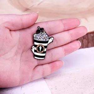 Halloween Geist Latte Emaillierte Nadel süße Cartoon Metall Brosche Abzeichen für Geschenke