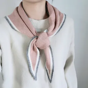 Bufanda de punto rosa para mujer, chal pequeño elegante y cálido, detalle de moda.