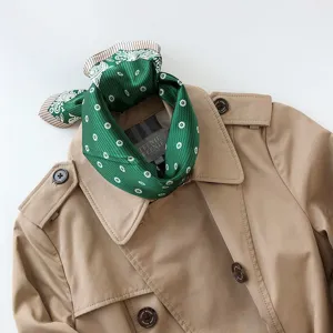 Elegante bufanda de seda para mujer, pañuelo verde ligero con estampado para otoño.