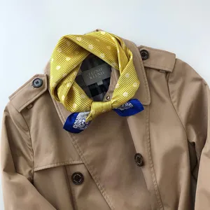 Pañuelo de seda para mujer, diseño floral amarillo, elegante accesorio de cuello primavera otoño.