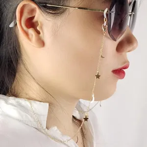 Catena per occhiali oro stella luna, elegante accessorio in metallo per donne alla moda.