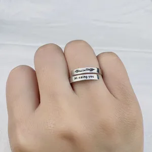 Anello doppio strato in acciaio inossidabile regolabile con incisione floreale e testo