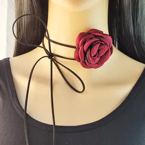 Collana choker vintage in tessuto con fiore di rosa e cordino nero per donna gioielli