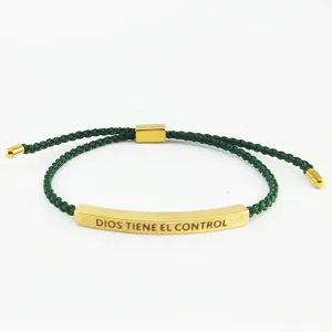 Bracciale intrecciato in tubo curvo in acciaio inossidabile inciso, lunghezza regolabile.