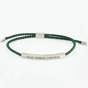 Bracciale in corda intrecciata con barra curva in acciaio inox e lunghezza regolabile.
