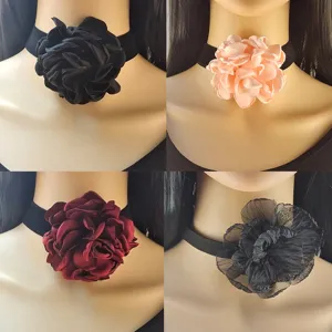Girocollo Fatto a Mano Vintage Francese con Fiore di Camelia Collana in Tessuto con Rosa Floreale Gioielli da Festa Donna