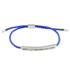 Bracciale in corda intrecciata blu fatto a mano tubo di metallo inciso citazione ispiratrice regolabile