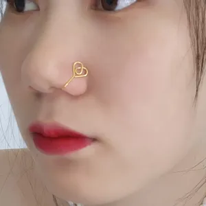 Splendido Anello Naso Cuore Dorato Finto Piercing Manichino Punk Gioiello di Corpo Moderno