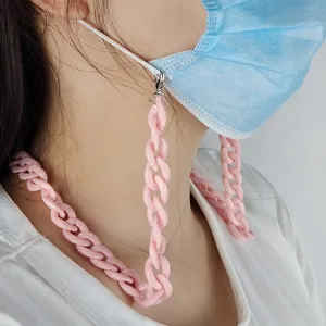 Catena per mascherina in acrilico rosa porta occhiali cordino anti-smarrimento dettaglio