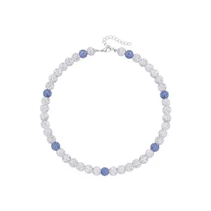 Collana da baseball con sfera disco in strass, dettagli di gioielli sportivi in cristallo.