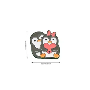 Süßes Cartoon Pinguin Paar Emaillierte Anstecknadel Metall Abzeichen für Geschenke Zubehör