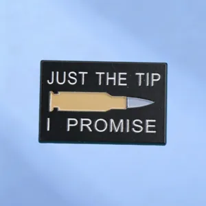 Broche en Alliage Émaillé Slogan Humoristique Just The Tip I Promise Design Balle Badge Rectangulaire en Métal Accessoire de Bijoux